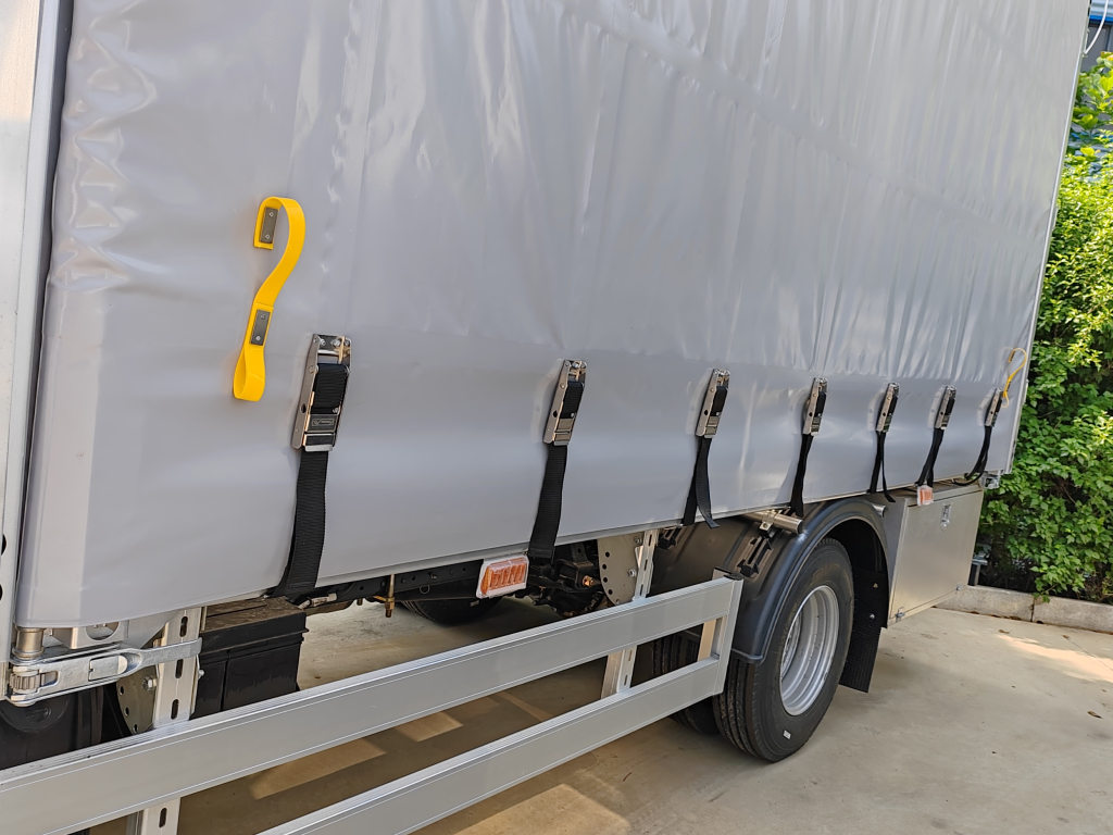 Algeria ISUZU Curtain Side Truck Working Principle