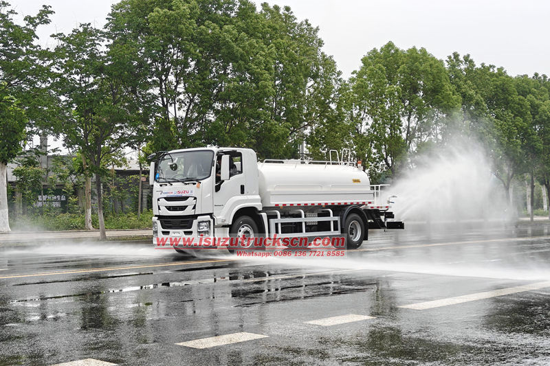 Isuzu water bowser truck