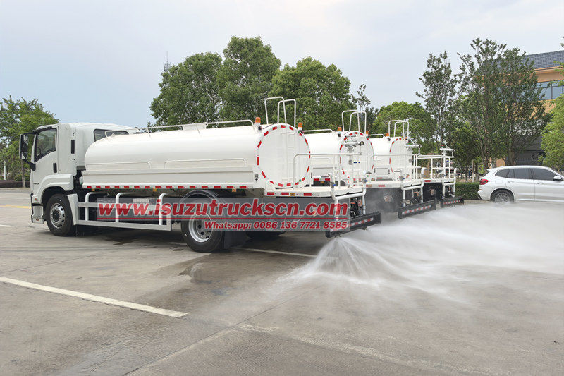 Isuzu water tank truck