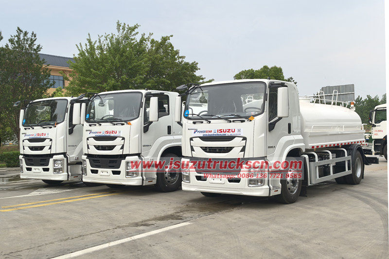 Isuzu water tanker truck