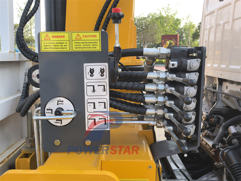 Manual hydraulic control lever