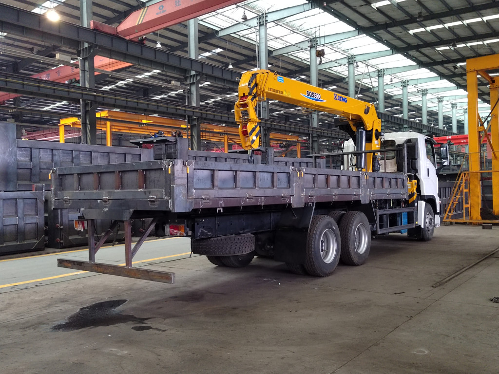 Powerstar Isuzu giga lorry crane in Philippines