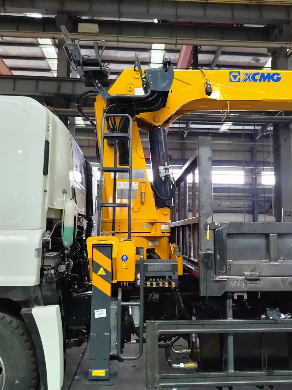 Powerstar Isuzu giga lorry crane in Philippines