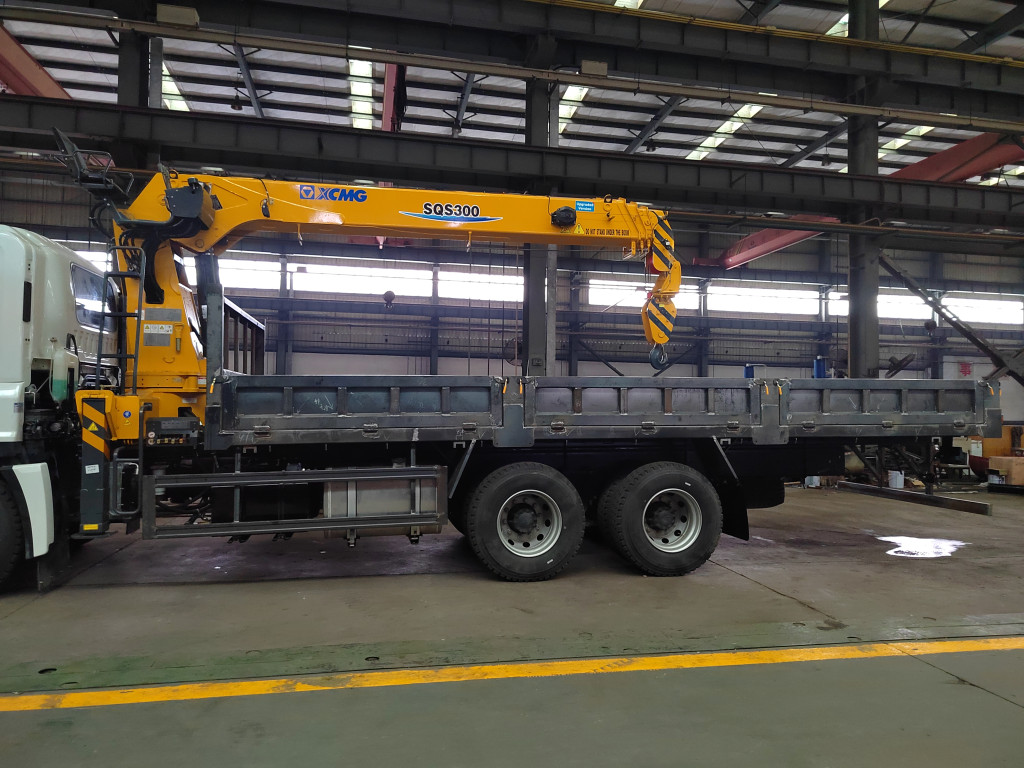 Powerstar Isuzu giga lorry crane in Philippines