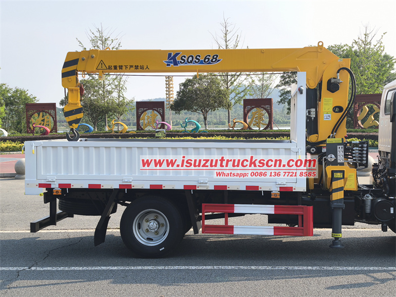 Isuzu ELF cargo truck mounted 3tons boom crane