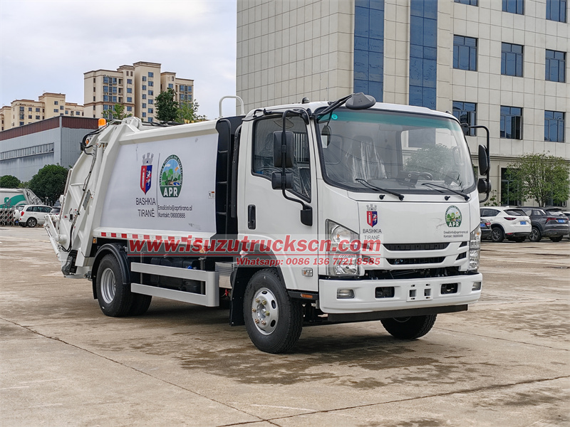 Albania Isuzu 6 cbm hydraulic compaction truck