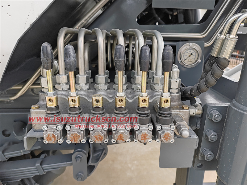 Isuzu Rear High-position Overturning Fully-Sealed Leak-proof Garbage Truck