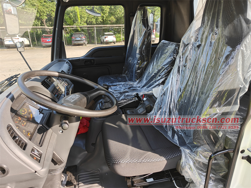 Isuzu FVR 10tons curtain side truck