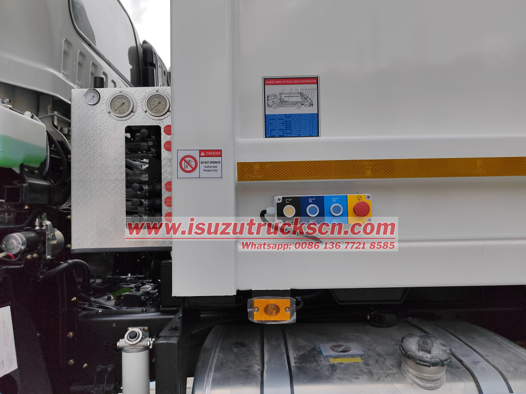 Heli Rear Loading garbage truck on Isuzu GIGA