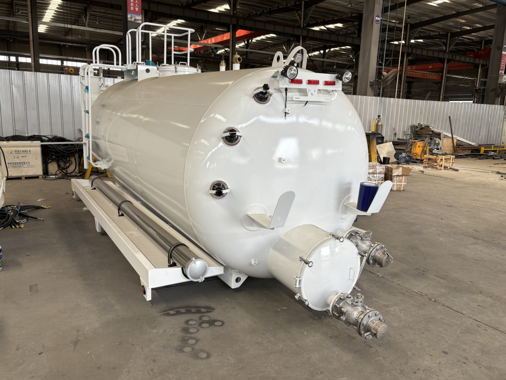 Philippines Vacuum truck tanker bodies with Jurop PN106D