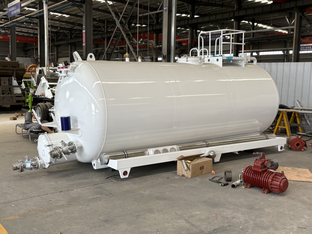 Philippines Vacuum truck tanker bodies with Jurop PN106D