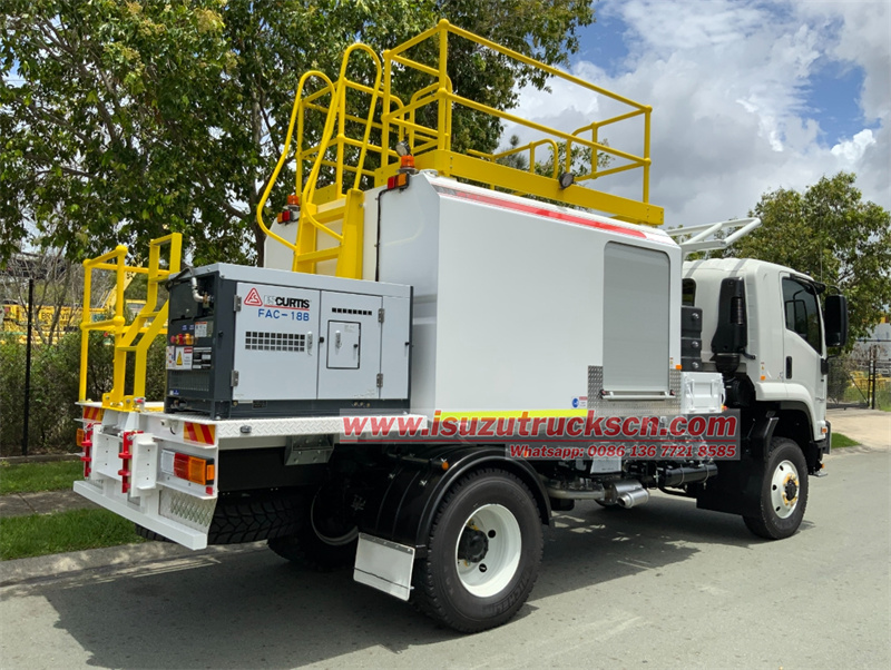 Isuzu 700P 4x4 fuel dispenser truck
