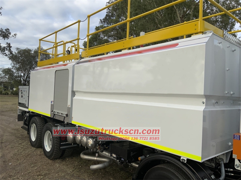 Isuzu GIGA 8X4 25cbm fuel refueling truck