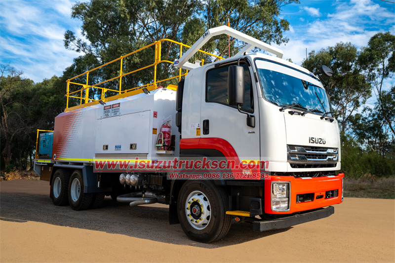Isuzu GIGA fuel lubrication service vehicle