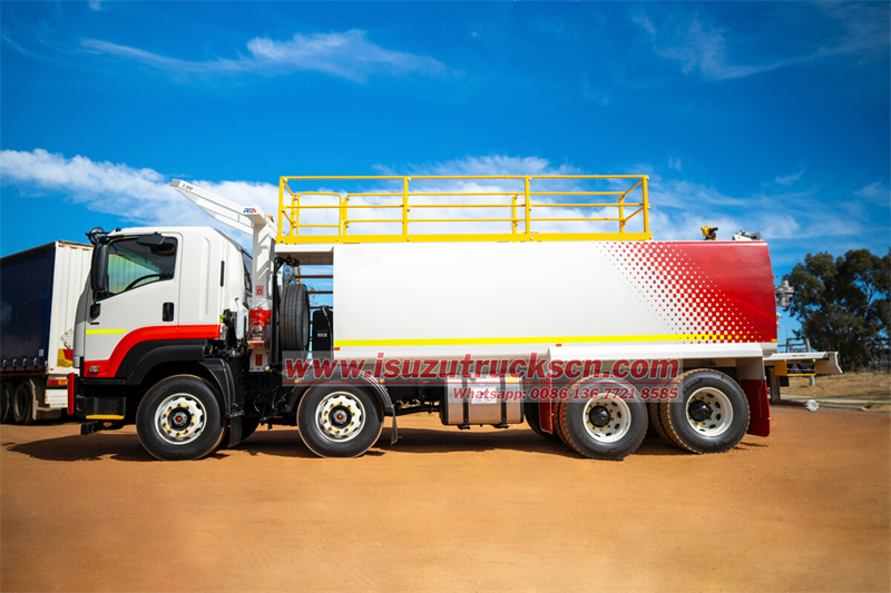 Isuzu GIGA self propelled potable water truck