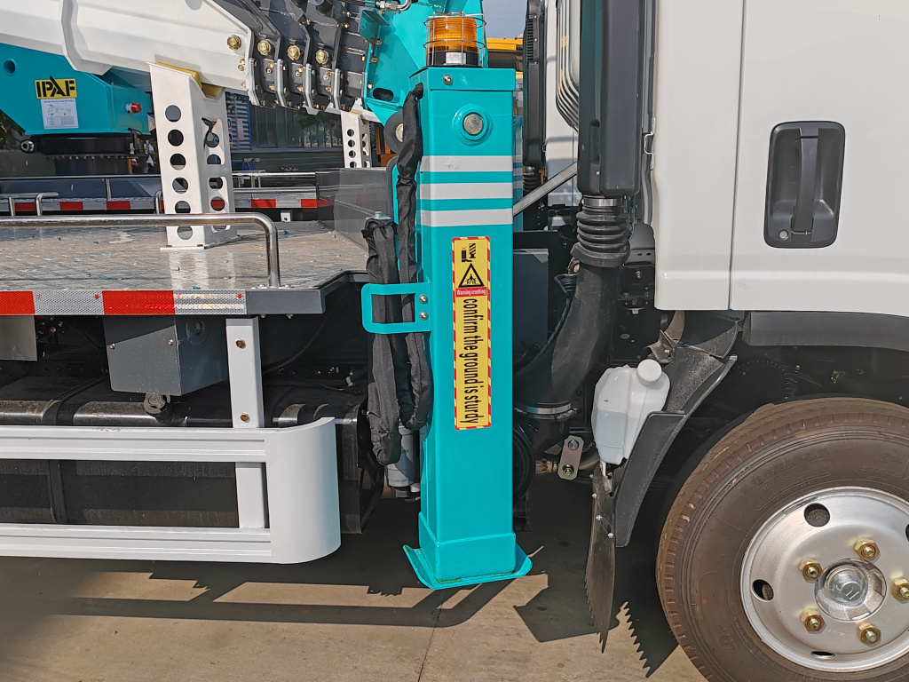 Isuzu 20M KV100 Truck-Mounted Aerial Platform