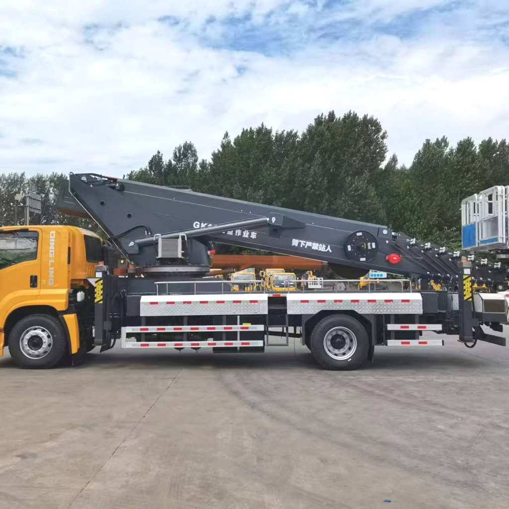 60M high place operation truck on Isuzu Giga