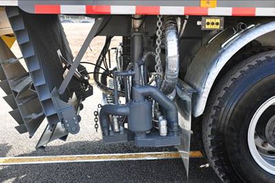  Isuzu 6x4 Synchronized Chip Seal Truck