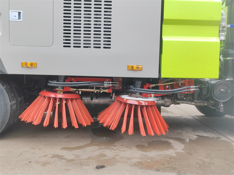 Isuzu NKR 100P Road Sweeper Cleaning Truck