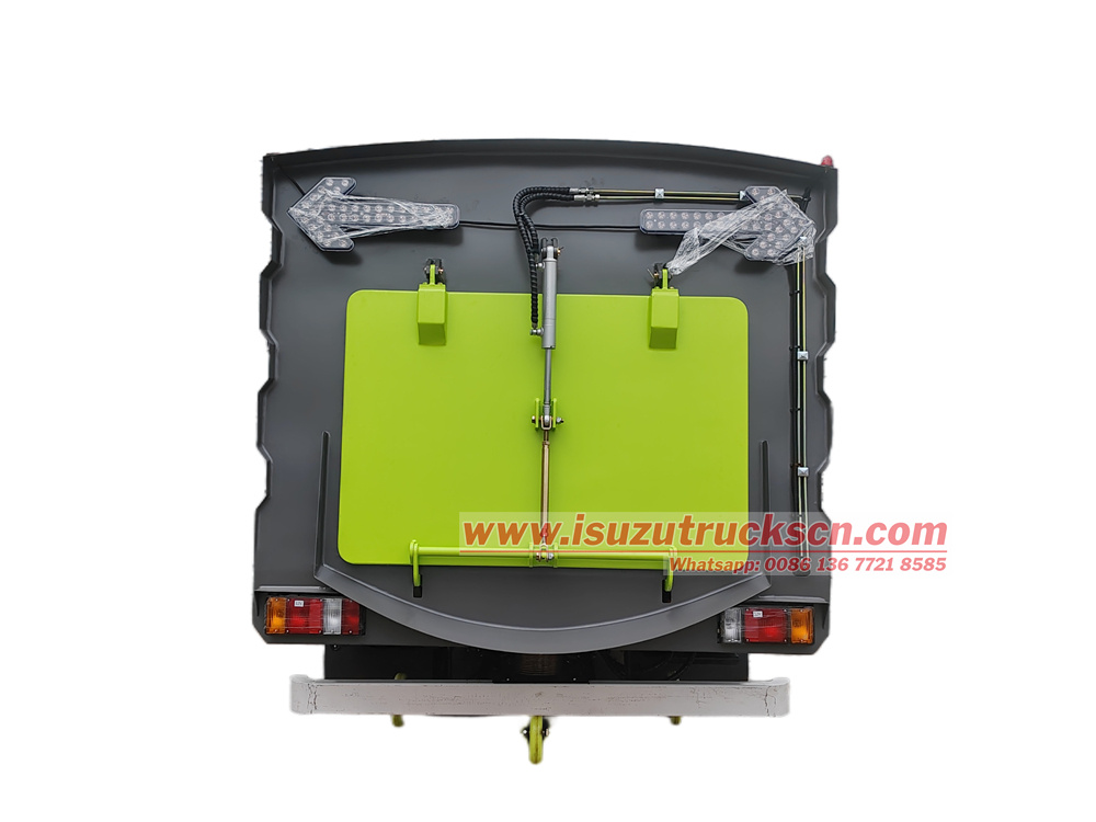 Isuzu 100P mini road cleaning truck sweep truck