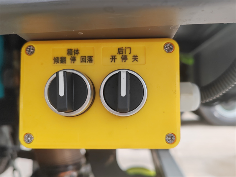 Isuzu NKR 100P Road Sweeper Cleaning Truck