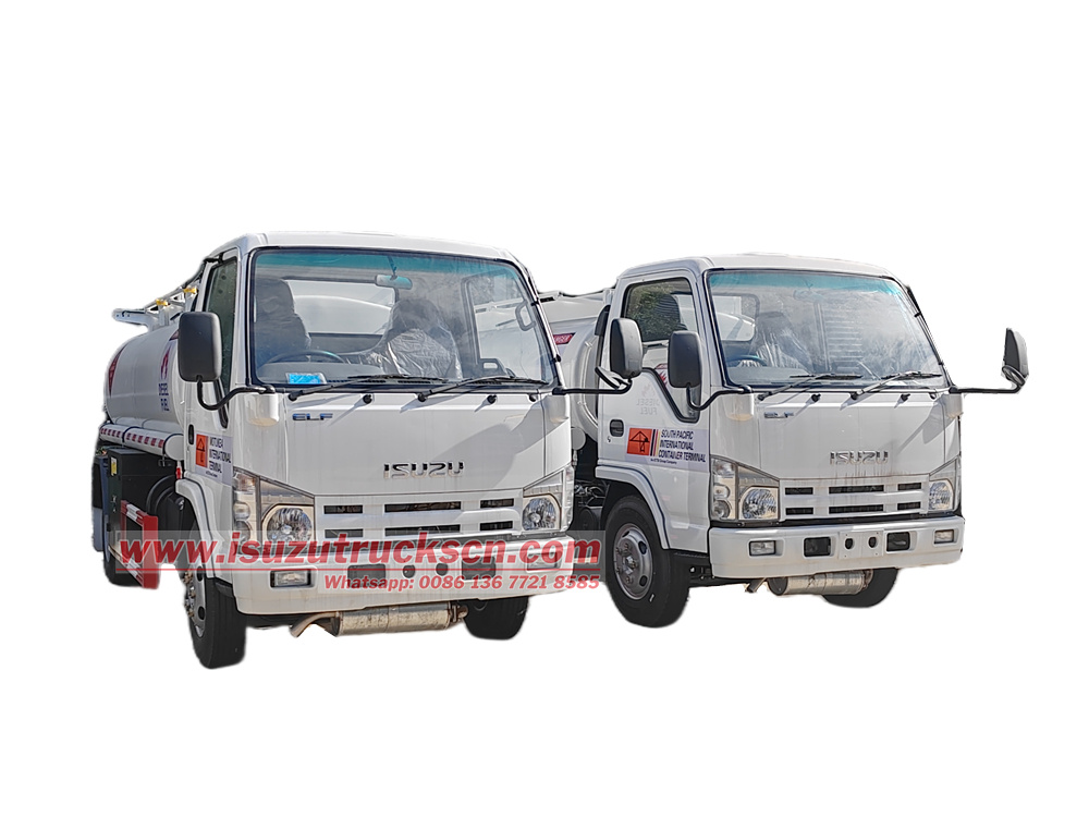 Isuzu ELF 4000 liters fuel refueling truck