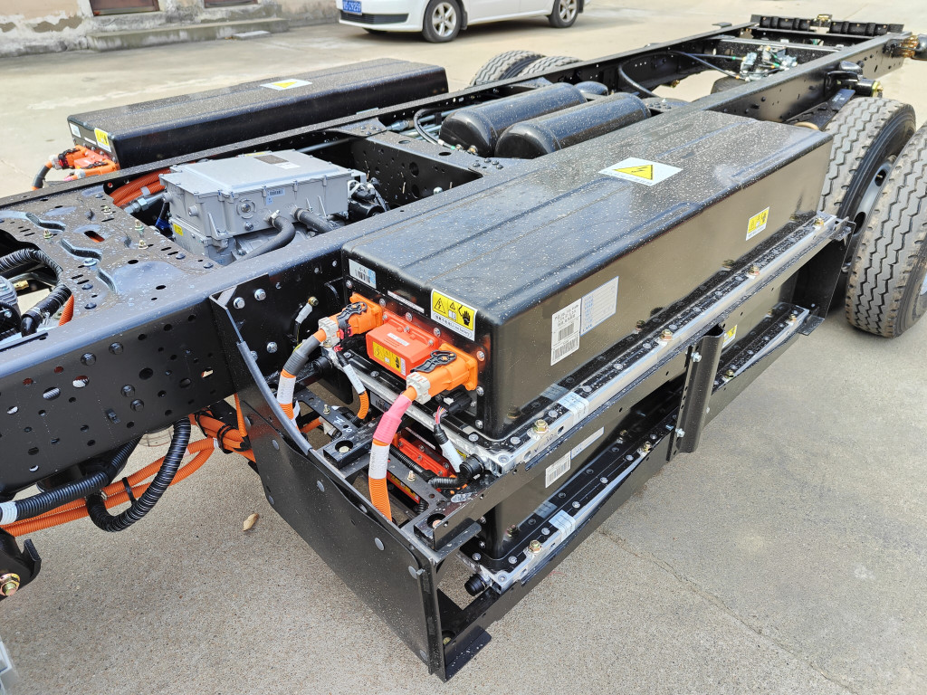 Isuzu EVM600 Electric Flatbed Truck with platform
