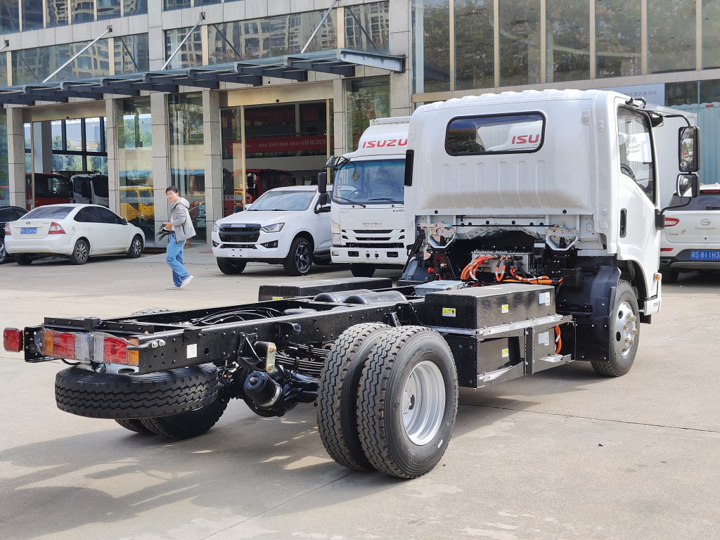 EV Cab chassis truck Isuzu