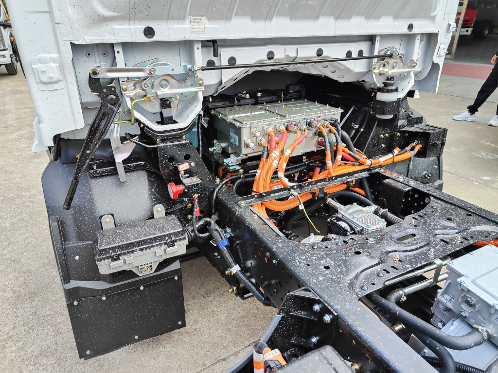 Isuzu brand EV Cargo Truck Electric