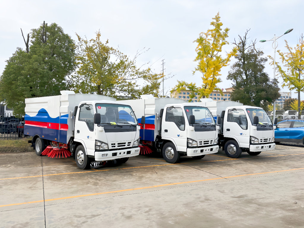 Algeria customer inspection Street Sweeper Truck Isuzu