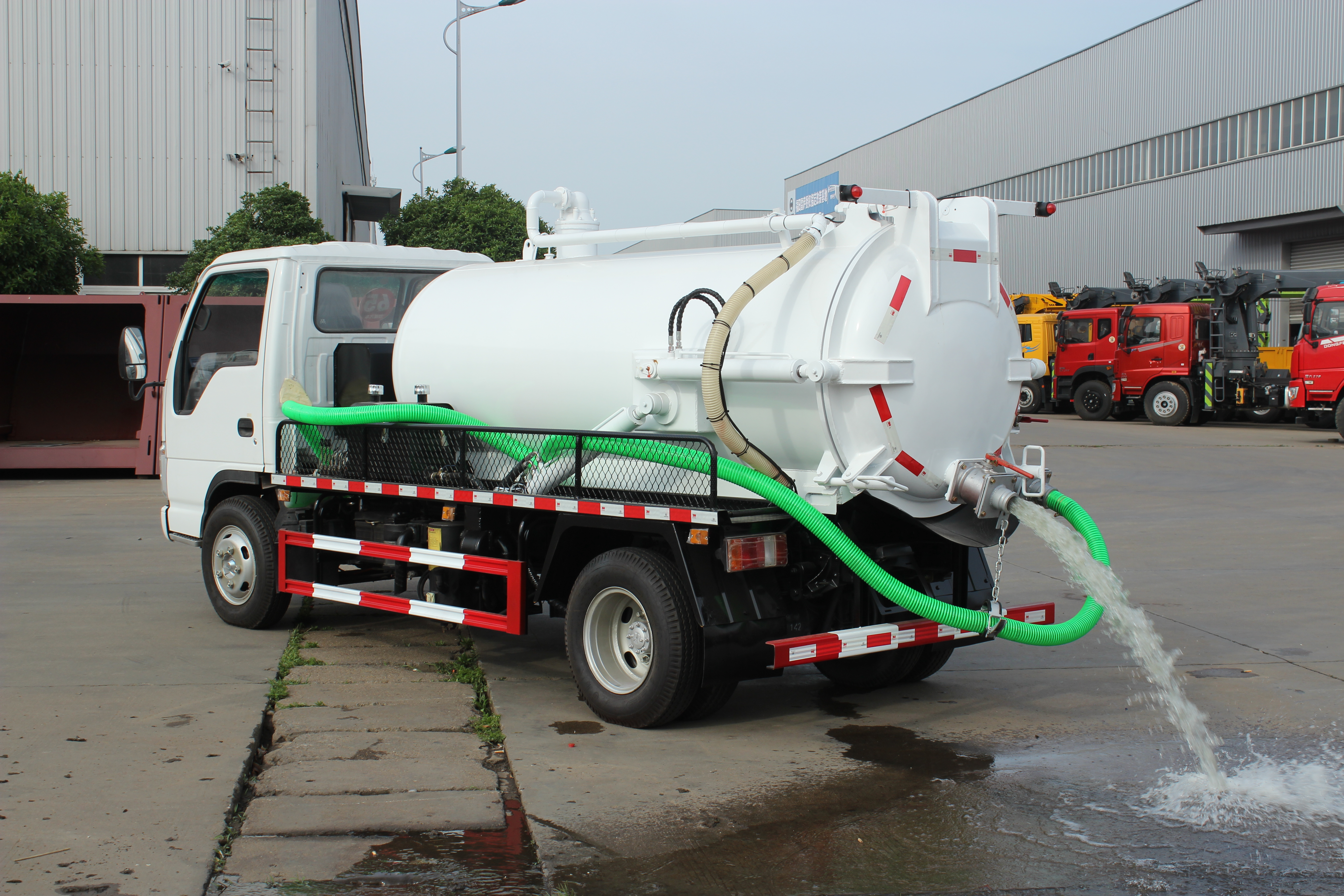 8000L vacuum pump tanker truck Isuzu