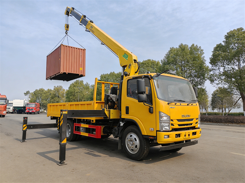 Isuzu ELF RHD 7tons service truck boom crane test