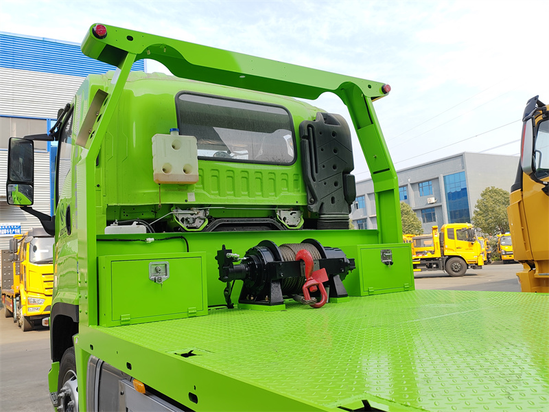 Isuzu GIGA 6X4 flatbed towing truck