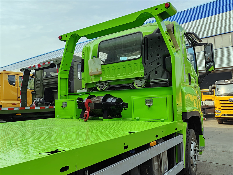 Isuzu GIGA 6X4 flatbed towing truck