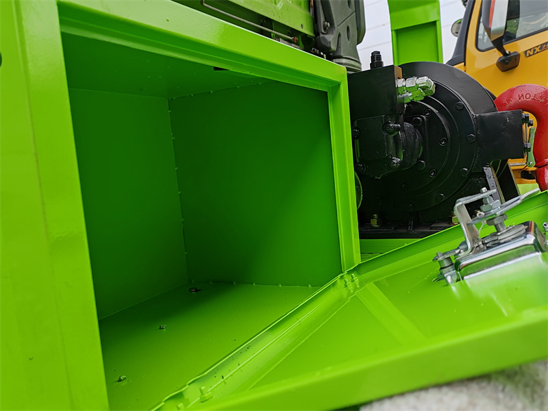 Isuzu GIGA 6X4 flatbed towing truck