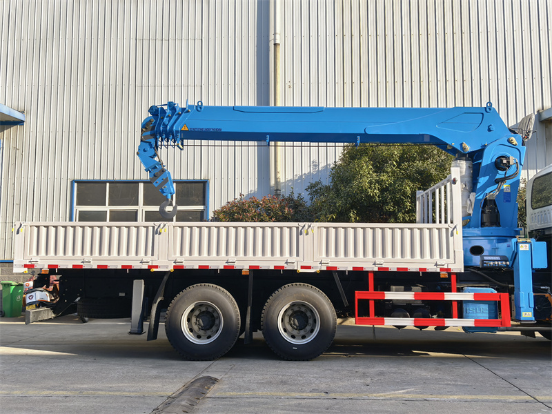 Rwanda Isuzu 14T boom crane truck price
