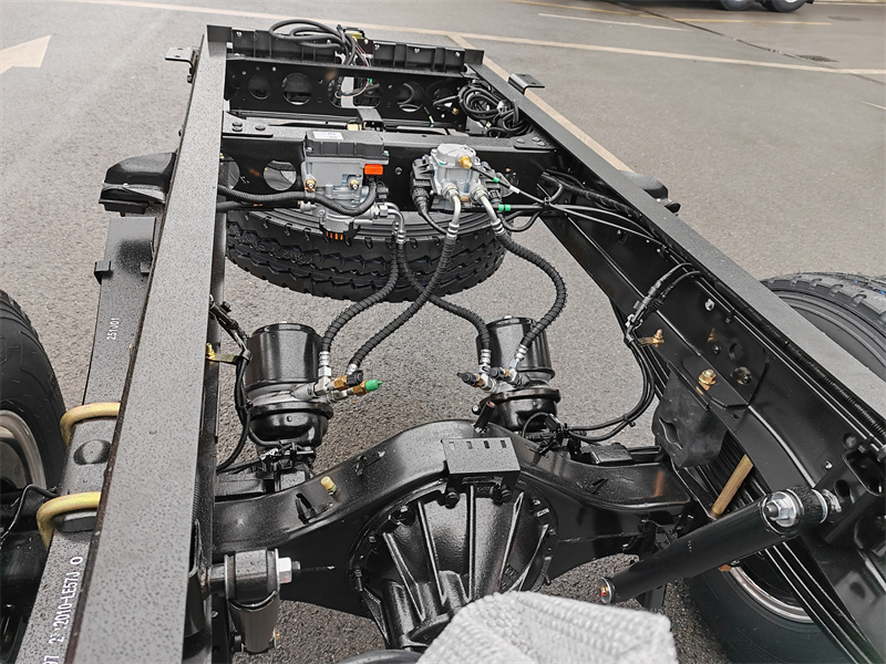 Isuzu KV600 light Automatic chassis