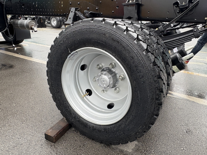 off road tire for Isuzu KV800 truck chassis