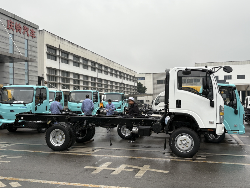 KV800 4X4 off road cab chassis truck