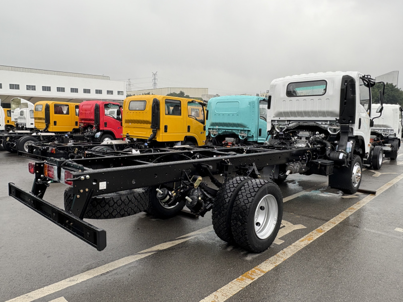 KV800 4X4 off road cab chassis truck