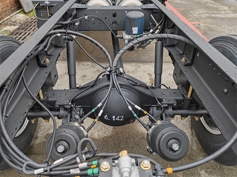 Isuzu M100 cargo truck chassis