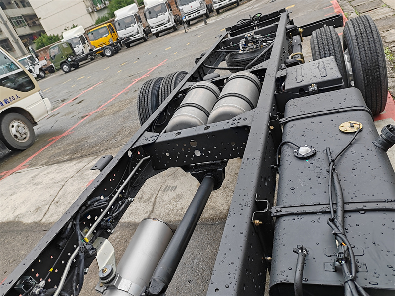 Isuzu M100 cargo truck chassis