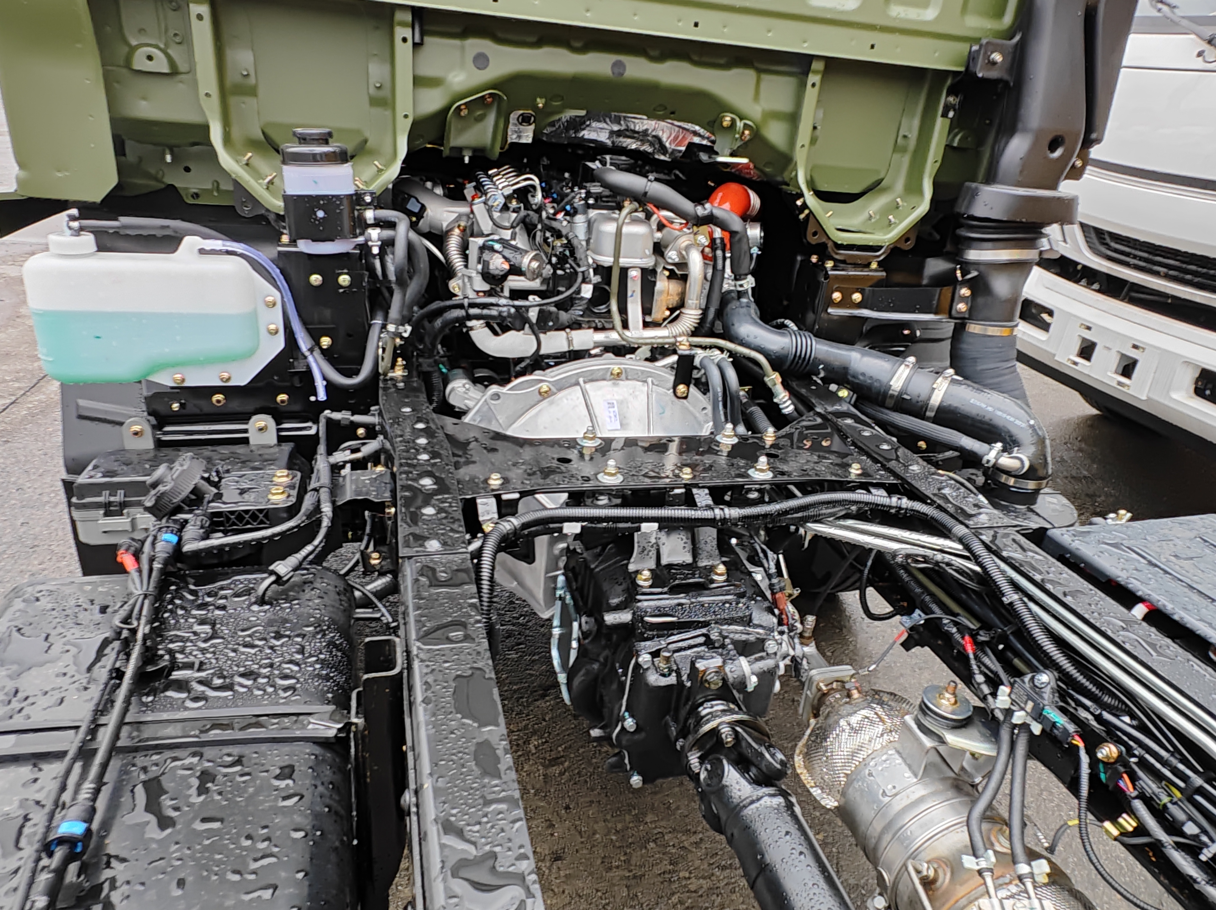 Isuzu 100P cargo truck chassis