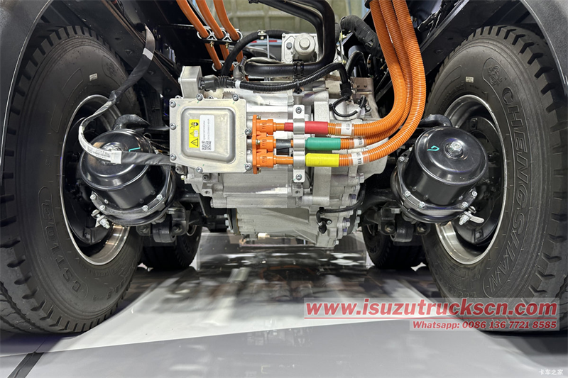 Isuzu new electricity semi-trailer tractor