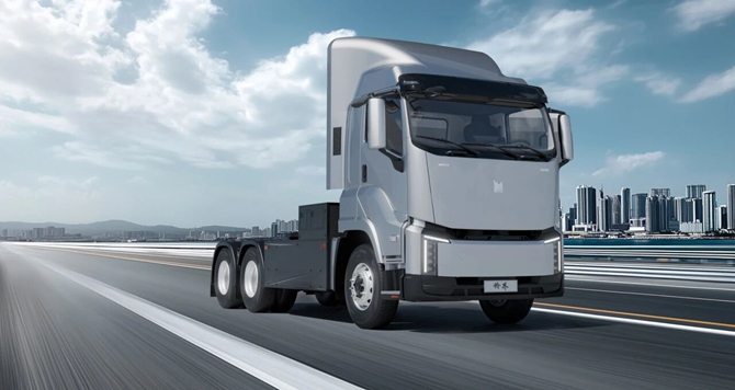 Isuzu 6x4 pure electric semi-trailer tractor