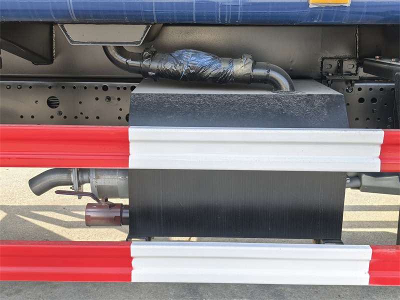 Isuzu 700P 10CBM rear load trash truck