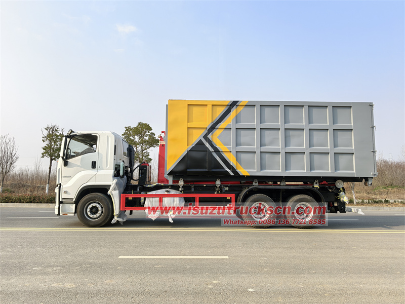 Isuzu GIGA 6x4 30T hook loader truck