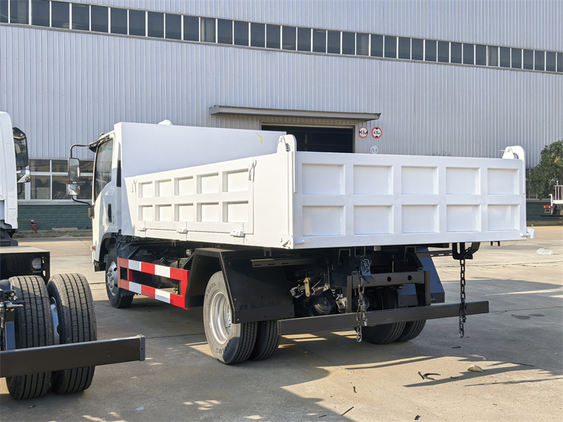 Isuzu KV series light dump truck