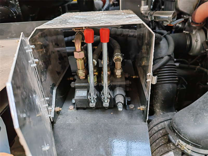 Isuzu septic pumper tank truck 8000L