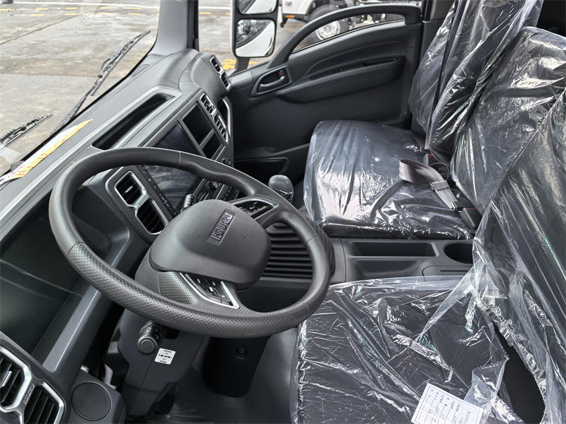 Isuzu ELF KV600 Cargo Truck with 4K Engine